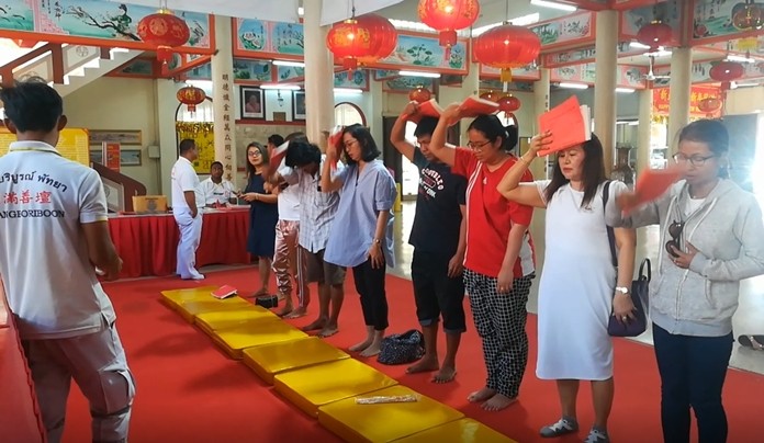 Chinese-Thai astrology believers assembled at the Sawang Boriboon Thammasathan Foundation in Naklua to try and change the fortunes of those born in the upcoming Year of the Rat
