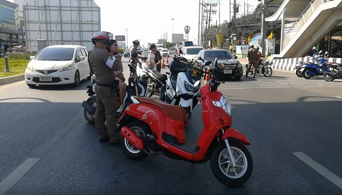 Police and volunteers manning a checkpoint on Sukhumvit Road at Central Road Jan. 3 roped in a long line of motorbikes and cars to ticket them for violations.
