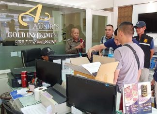 Sattahip police raid gold-trading on fraud charges