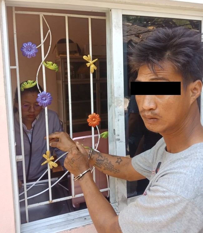 Police captured Noppadech Chaisiri, who had been attacked by dogs after twice terrorizing a Sattahip woman, and charged him with assault and home invasion.