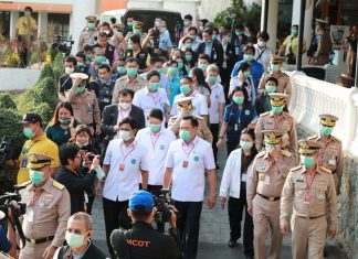 Quarantined Thais given phones back