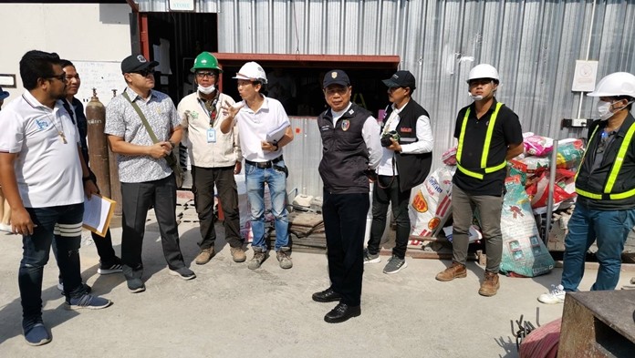 Deputy City Manager Sutham Petchket gave stern warnings to four construction sites for disregarding air pollution regulations as the city begins inspecting 100 ongoing projects in the area.