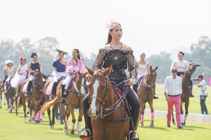 Top celebrities take part in the horseback fashion show.