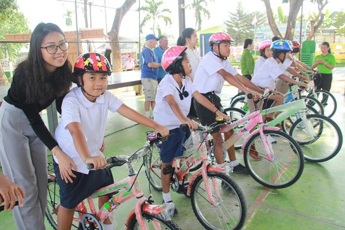 Pattaya Mail’s Nutsara Duangsri teaches a student how to safely ride a bicycle.