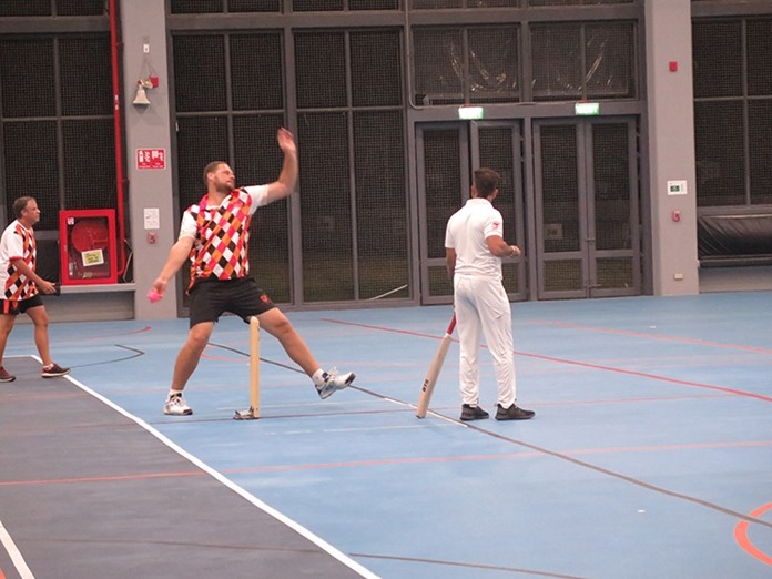 Bernie Lamprecht (PCC) bowls.