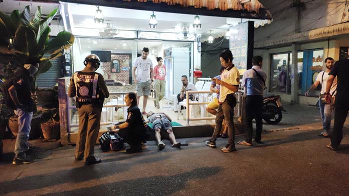 Pattaya police are searching for three men who knocked out a Saudi man in front of a Middle Eastern restaurant on Soi Yensabai over a motorbike dispute.