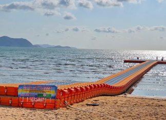 Ban Amphur Beach installs floating walking pier