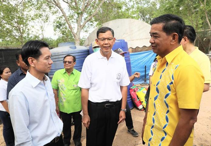 Chonburi deputy governor Thammasak Rattanatanya summoned Banglamung District Chief Amnart Charoensri and Pattaya Deputy Mayor Manote Nongyai, along with veterinarians and the Hope Thailand animal welfare group, to accompany him on an inspection tour of a Pong dog shelter after Pattaya moved all of its strays there, annoying neighbors.