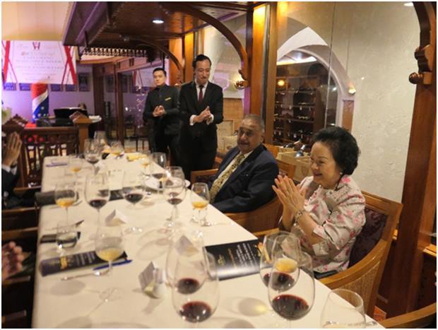 Sunthorn Lapmul, the Marketing Director of Wine Dee Dee. Co, Ltd. and the evening’s guest speaker shared his extensive knowledge on the world of Stonefish Wines.