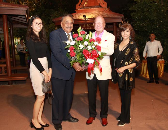 Pratheep Malhotra, MD of Pattaya Mail congratulates Dr. Sunya on the opening of Sun Sabella. They are flanked by Nutsara Duangsri (left) and Sue Kukarja (right).