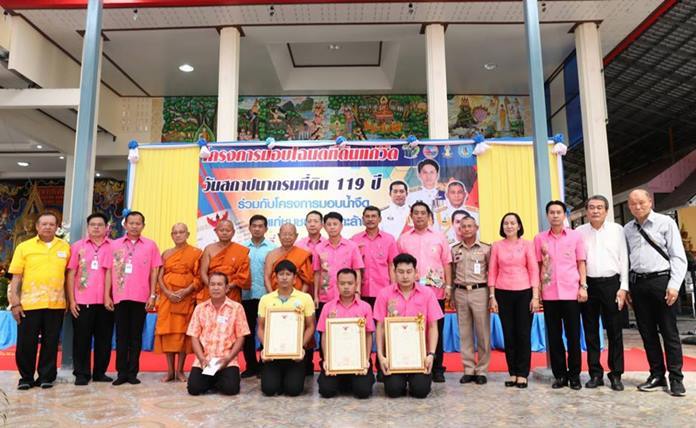 Nearly 100 years after it was built, Wat Koh Larn finally received the legal deed for the land it sits on.