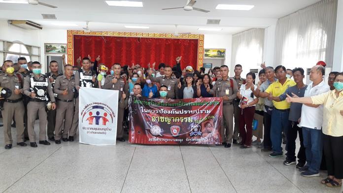 Banglamung Police Station and Mityon Pattaya Co. gave free helmets to riders.