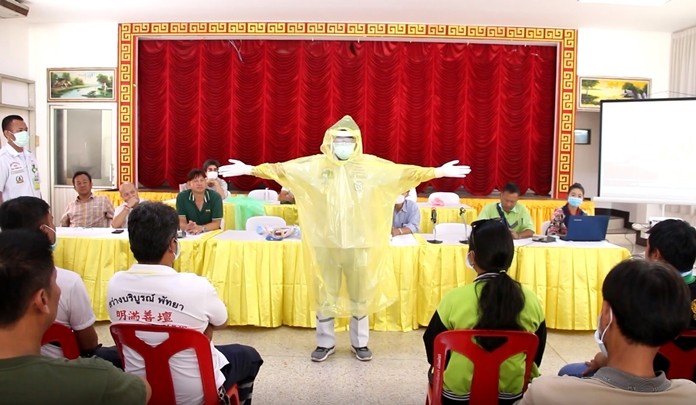 Pattaya paramedics receive training from the National Institute of Emergency Medicine on how to properly wear masks, and which gloves and other protective gear to wear to protect themselves from Covid-19.