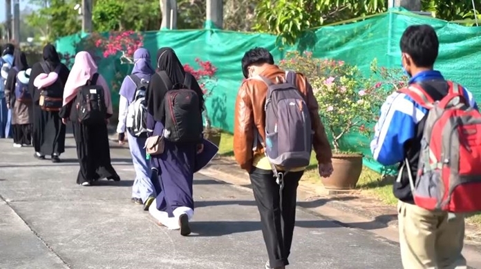 Inbound Thai students are transferred to a health quarantine for 14 days