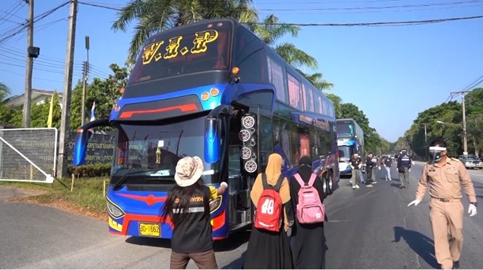 A coach takes a group of Thai students to a health quarantine set up in Yala