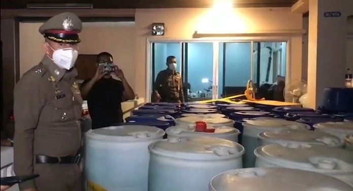 Nonthaburi police raid a house and confiscate controlled medical product.