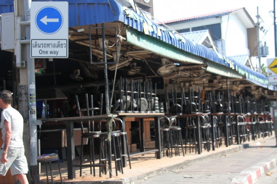 This is now a familiar sight in Pattaya nowadays. Bars and entertainment places are closed indefinitely.