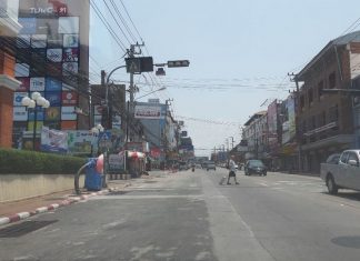 Central Road looks forlorn as traffic is sparse and shops are closed. Some businesses such as groceries stores and fresh food supermarkets remain open for people to buy their daily needs.