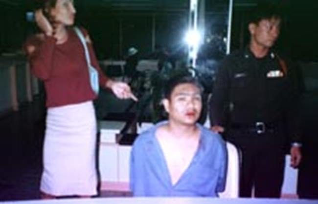 26-year-old crime prevention volunteer Saiyan Kamphaengtong (seated) posed as a police officer and abducted “girl of the second category” Wirapong Sinsukh (back left fixing hair).