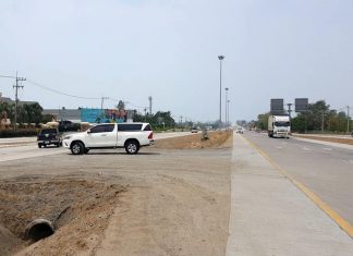 Ad-hoc U-turn imperils Highway 36 drivers in Pattaya