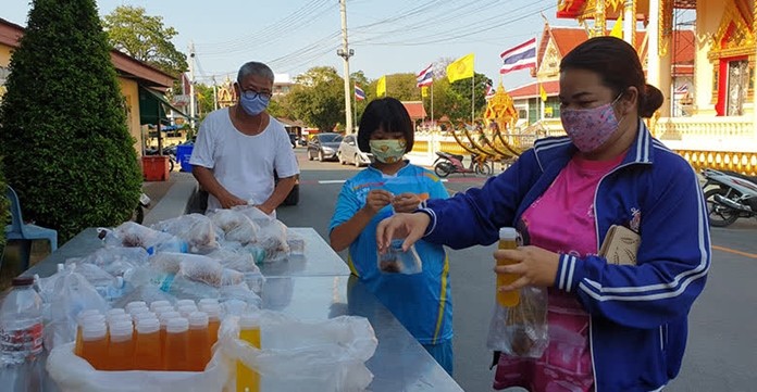 Thailand never runs out of generosity; food is distributed to the hungry at temples across the country with the help of local organizations and kind-hearted people.