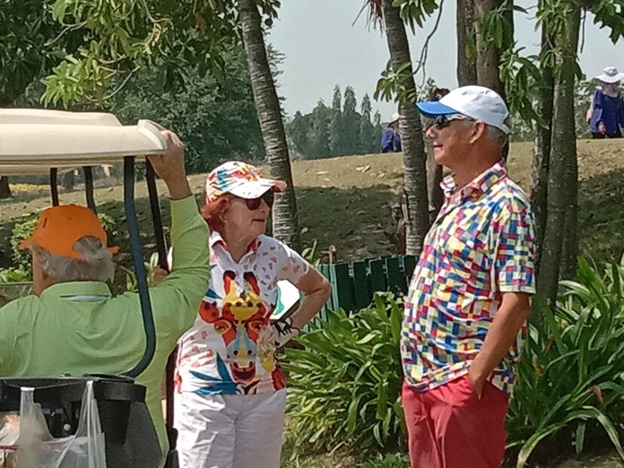Regina Maeder and Paul Imhof discuss strategy for the next hole.