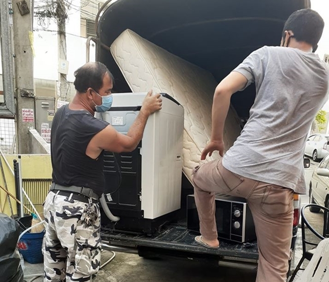 Many bar girls gradually went back home up-country due to the closing of entertainment venues.