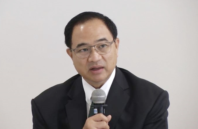 Chairman of the Thai Chamber of Commerce, Kalin Sarasin.