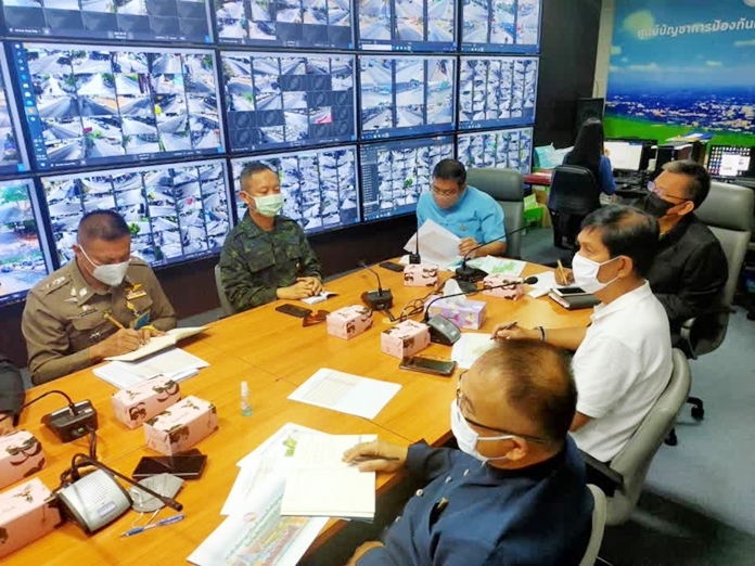(In light blue shirt, center) Governor of Chiang Mai,Mr Charoenrit Sanguansat, meets with the officials of the Working Group of Chiang Mai PM 2.5 Problem Prevention and Solution Command Center.