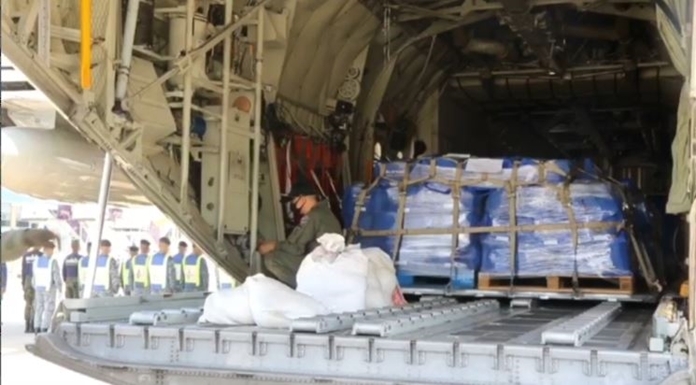 A Royal Thai Air Force plane delivered nine tons of rice from farmers in Yasothon to fishermen in Phuket.