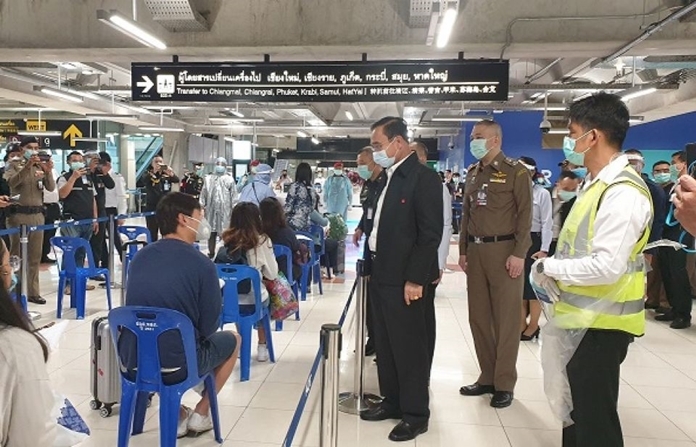 Prime Minister Prayut Chan-o-cha received 207 returnees from Australia at Suvarnabhumi airporton Sunday.