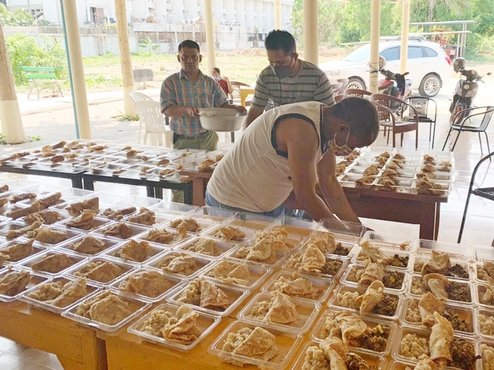 Hundreds of portions of curry dishes are prepared for distribution to the needy.