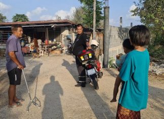 2-year-old takes wander around Pattaya