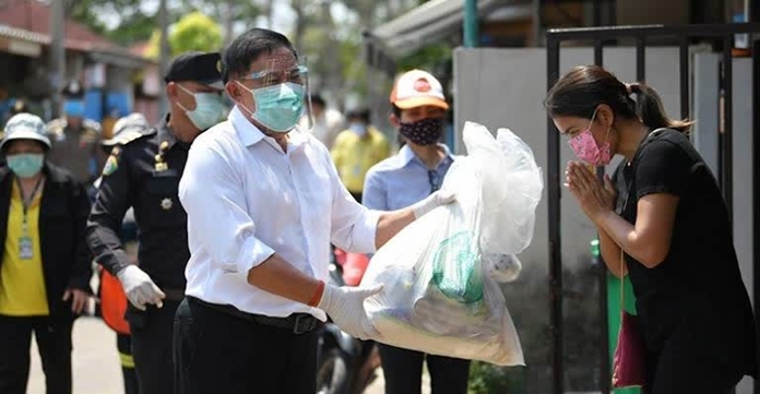 The Governor of Bangkok, Pol Gen Aswin Kwanmuang visits Lad PhraoSoi 40 and Lad PhraoSoi 54 communities in Bang Kapi district.