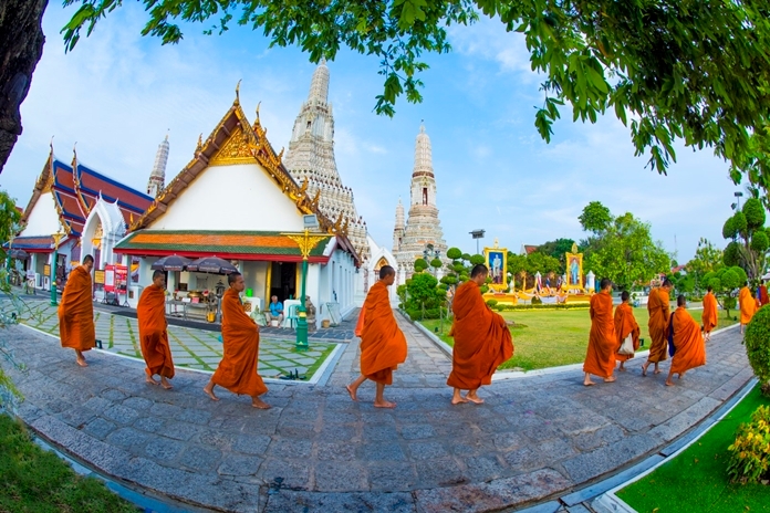 Wat Arun Ratchawararam Ratchawaramahawihan or Wat Arun is a Buddhist temple (wat) in Bangkok Yai district of Bangkok. (TAT photo)