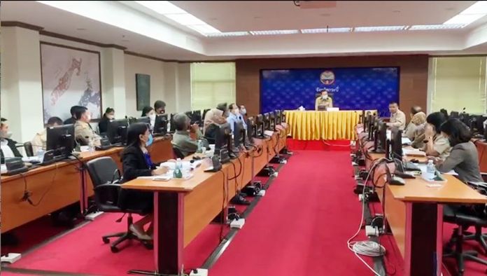 The Krabi provincial administration held a meeting with the private sector, tourism-related organizations and local public agencies.