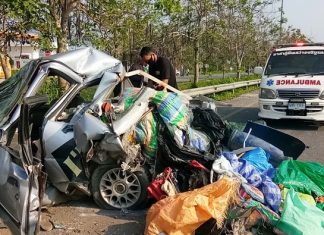 2 hurt minivan-pickup smashup near Pattaya