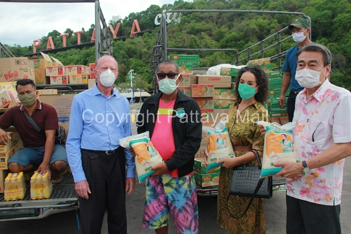 (From left) Gerrit Niehaus, Koh Larn Community President Boonlerd ‘Bum’ Boonying, Anselma Niehaus and Deputy Mayor Ronakit Ekasingh in front of the two fully packed trucks.