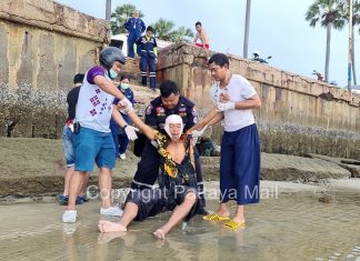 Drunk cracks skull in fall from Pattaya-area breakwater