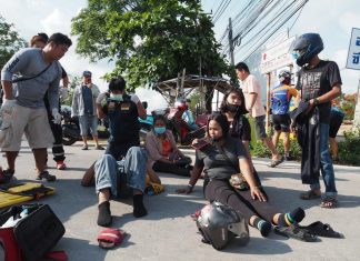 Overloaded motorbike sends 4 to hospital in Pattaya