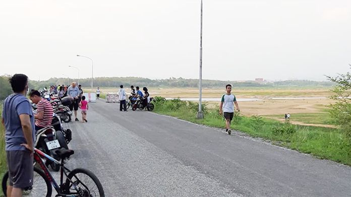 People are starting to come out of their homes, wishing to take a deep breath of the fresh air by Mabprachan reservoir after a month long quarantine at home.