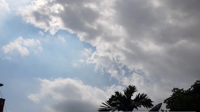 Pattaya cloudy with scattered thunderstorms, max temp 40°C, lightning ...