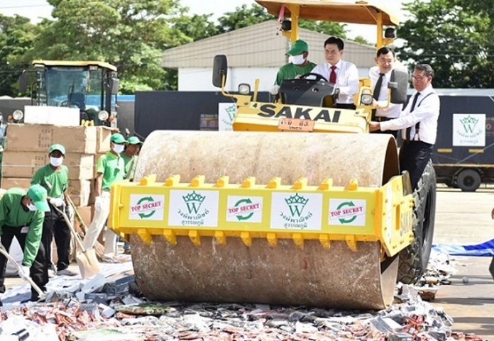 Commerce Minister Jurin Laksanavisit.