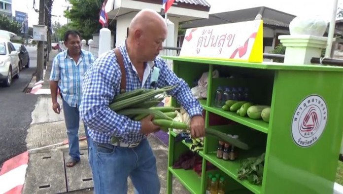 Roadside community pantries have become a popular way of donations to alleviate the hardship caused by the pandemic.