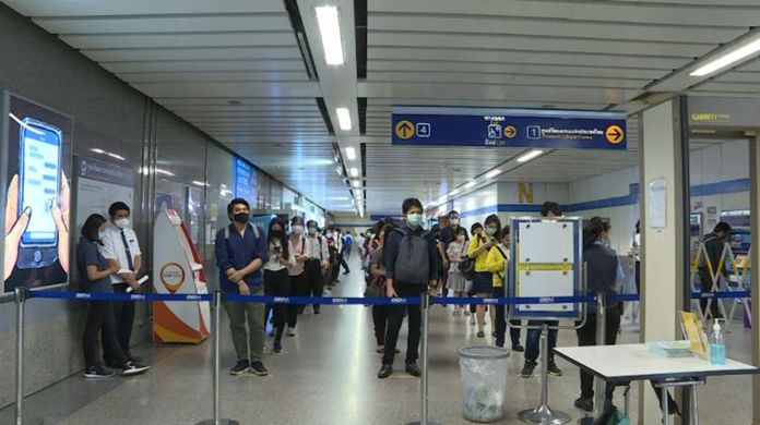 Eased lockdown, reduction of the night-time curfew, and the reopening of shopping malls cause higher numbers of commuters on all Bangkok’s public transportations.