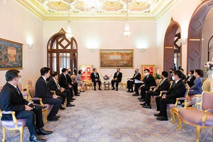 Prime Minister Prayut Chan-o-cha met FTI’s executives to discuss the ‘New Normal’ way of Thai industrial development amid the pandemic.