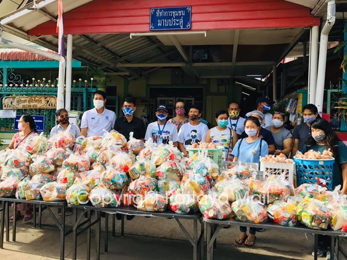The Hand to Hand Foundation in cooperation with the Mabpradoo community together with volunteers from both the public and private sector handed out 200 relief bags to the underprivileged and needy in the community on May 21. Community volunteers ensured that the people wore face masks, washed their hands and kept a reasonable distance from each other.