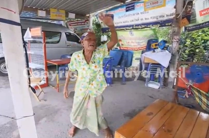 Fear not, Pattaya’s “dancing grandma” is still alive and kicking. A reporter found Boondai Srimaneerat alive and well in her Naklua house.