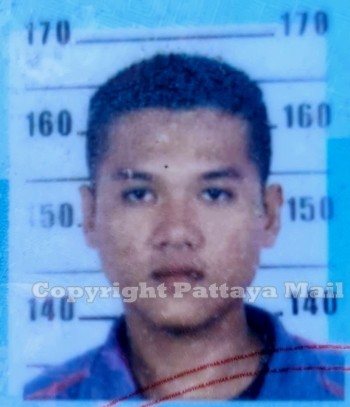 Ubon Ratchathani native Sayan Puksaphan died after he rear-ended a Plutaluang government worker’s car while not wearing a helmet.