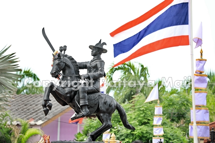 The new statue looks magnificent on his pedestal.